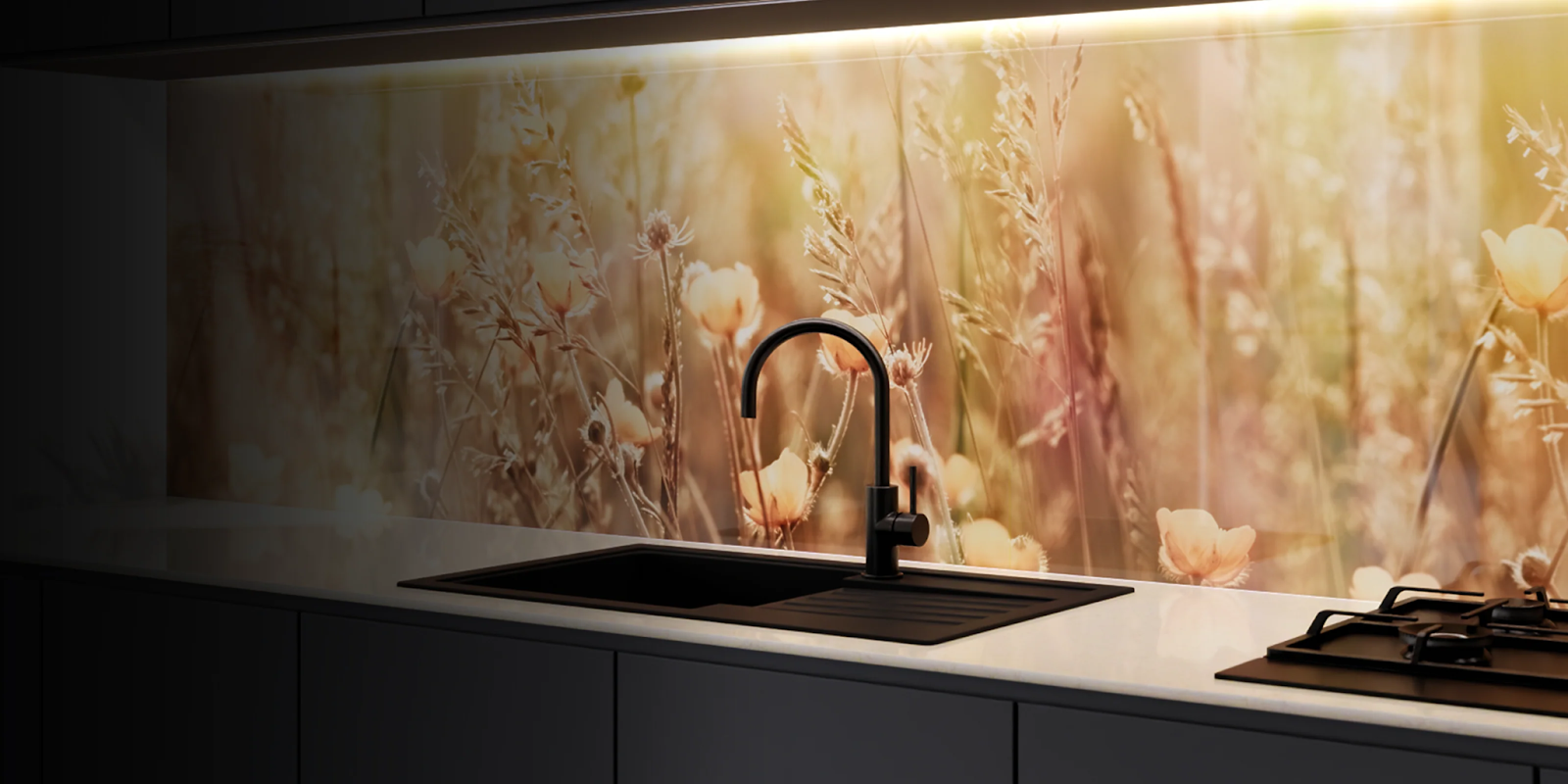 Wie Küchenrückwände aus Glas Ihre Küche pflegeleichter und moderner machen